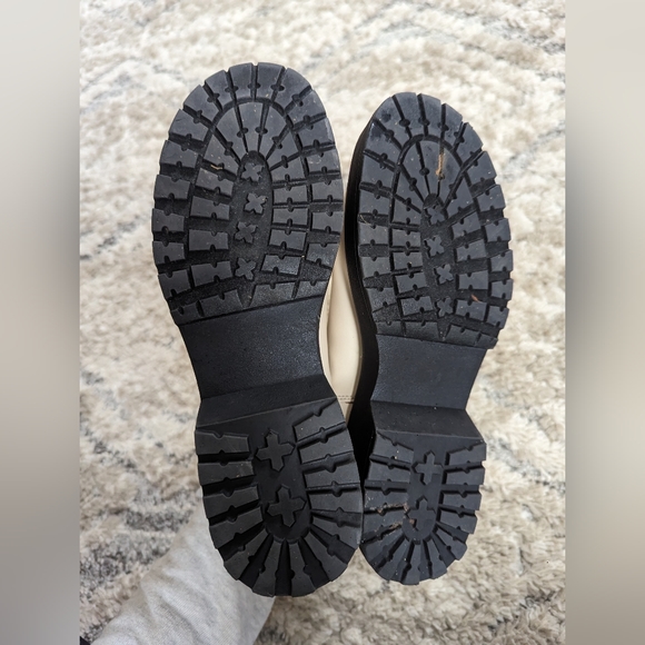 Chelsea Boot - Picture 2 of 6